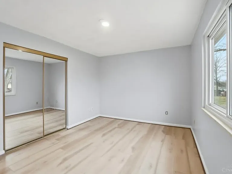 9925 Grasscreek Ct — Photo 17