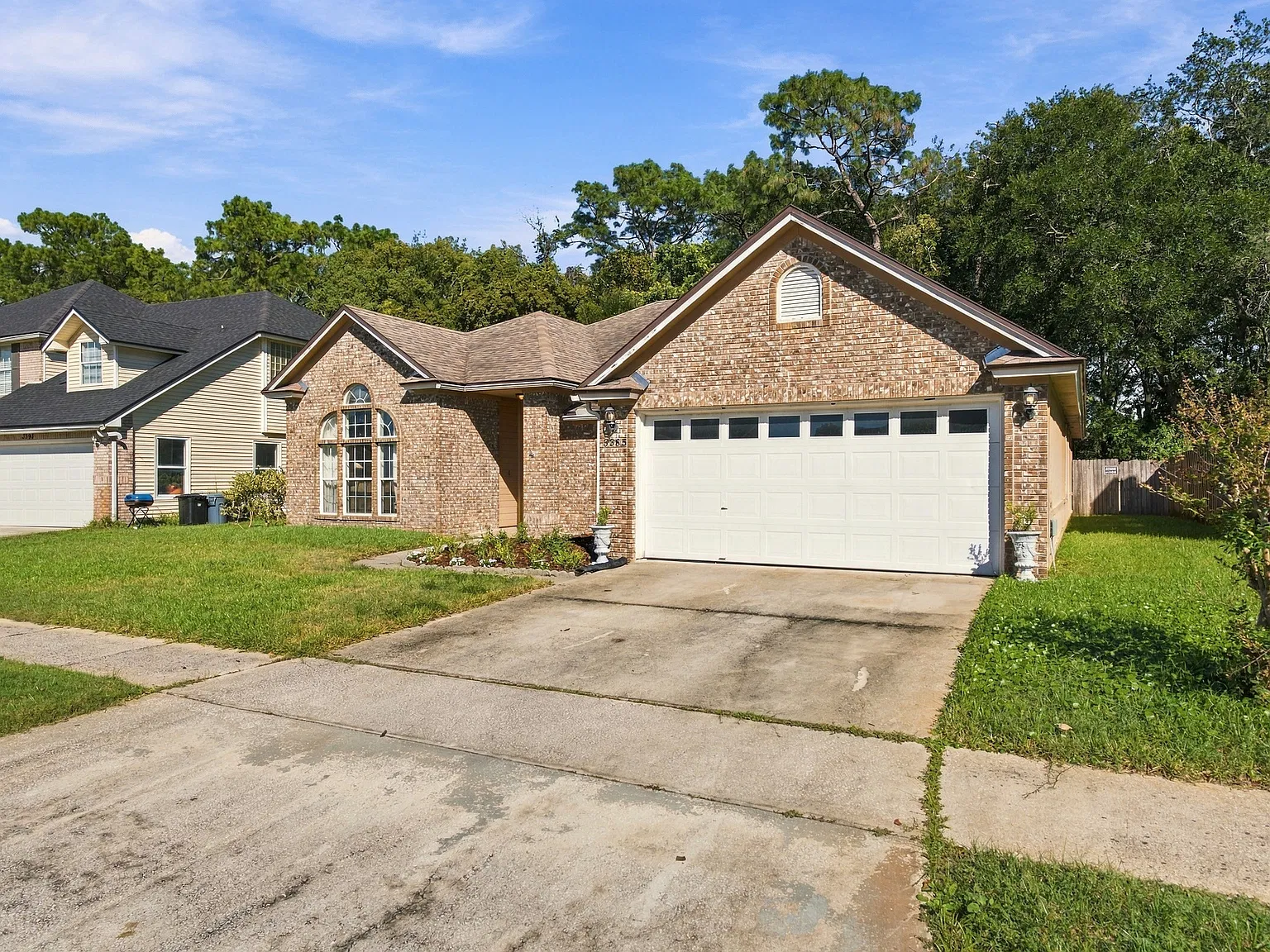 4 bed, 2099 sqft, $4,200 — Photo 3