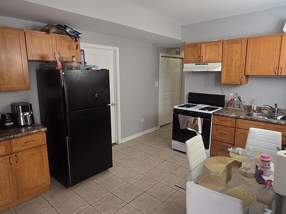 3rd image of 4813 S Racine Ave