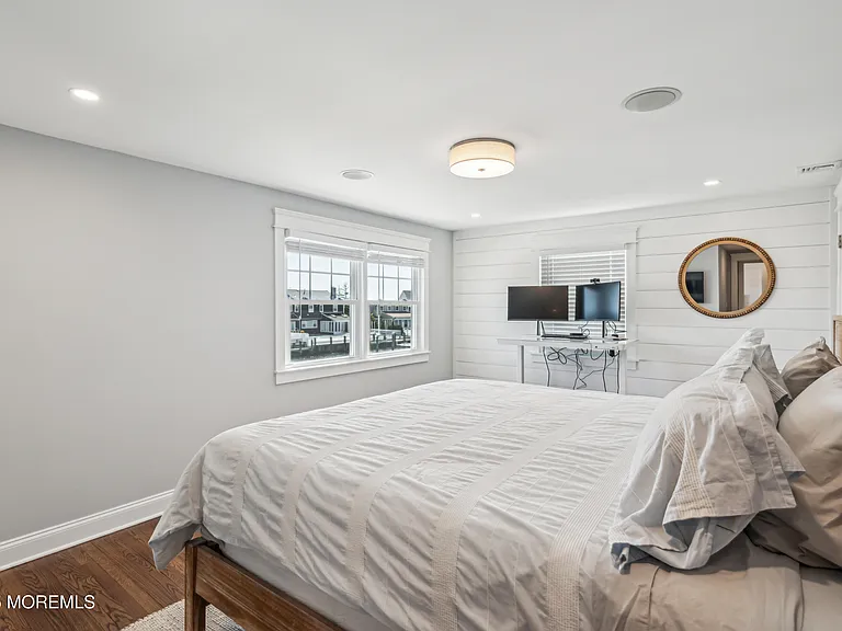242 Curtis Point Dr — Photo 23