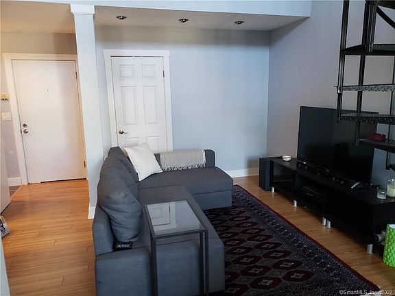4th image of 5 W Broad St #17