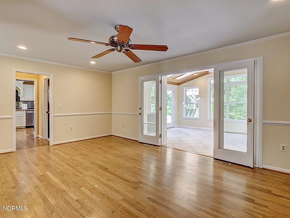 3rd image of 5744 Oak Bluff Ln