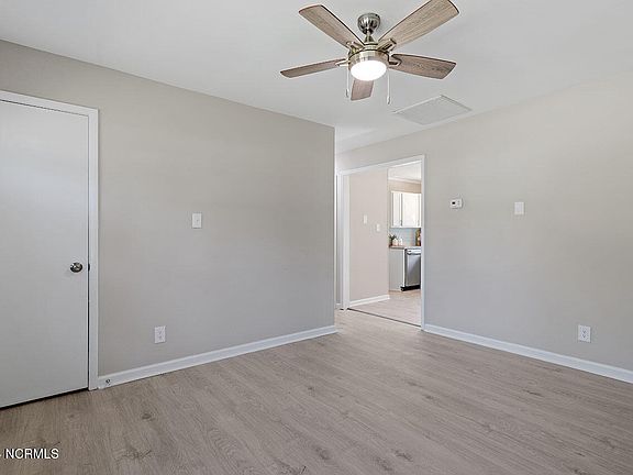 4th image of 609 E Cockrell Street