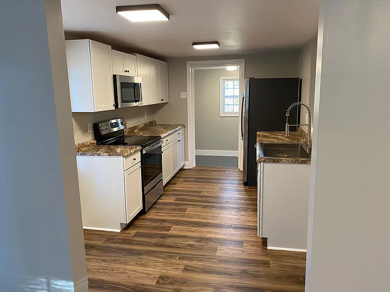 246 Johnson St #B — Photo 11
