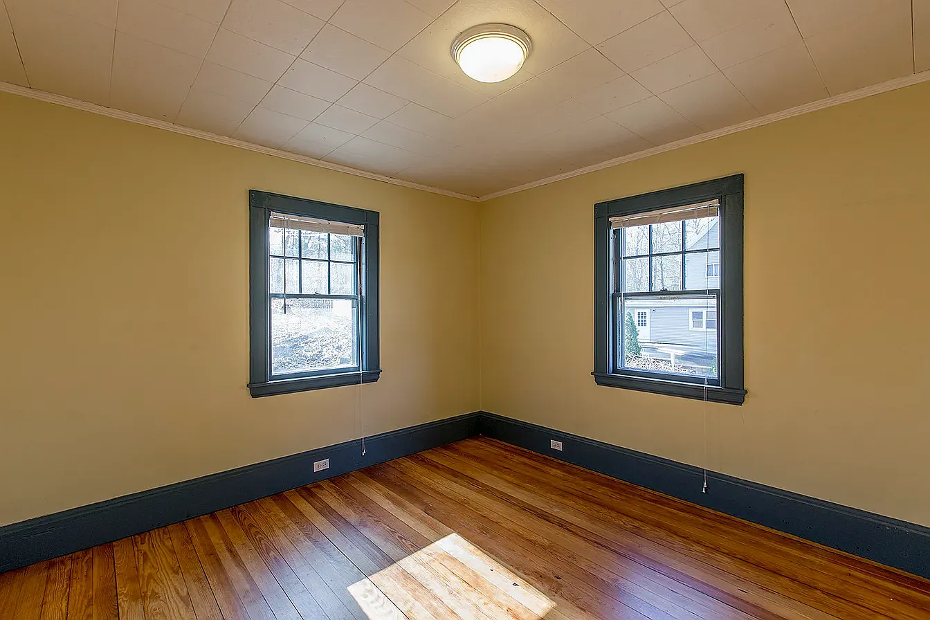 4 bed, 1.5 bath, 2951 sqft, $2,700 — Photo 4