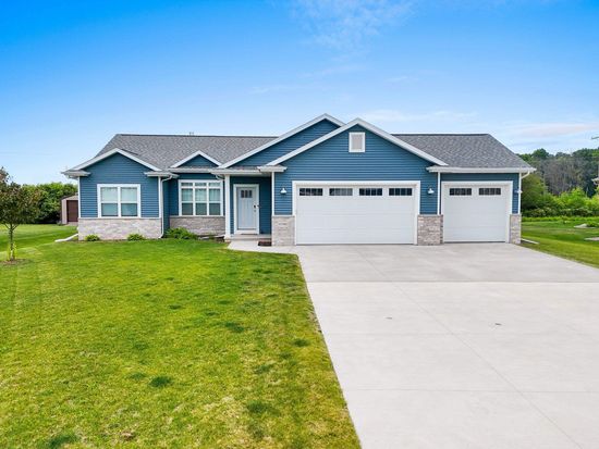 N7991 Old Pond Ct, Sherwood, WI 54169