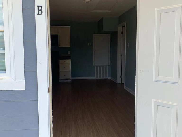 719 W Orleans St #B — Photo 5
