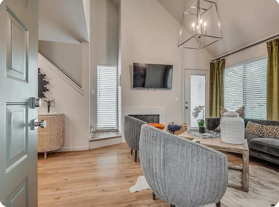 2 bed, 894 sqft, $1,375 — Photo 3
