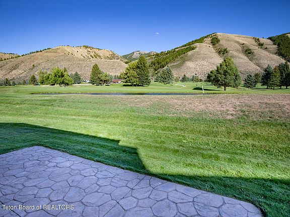 4th image of 312 Golf Course Ln #10