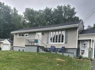 16 W Dogwood Dr, Poughkeepsie, NY