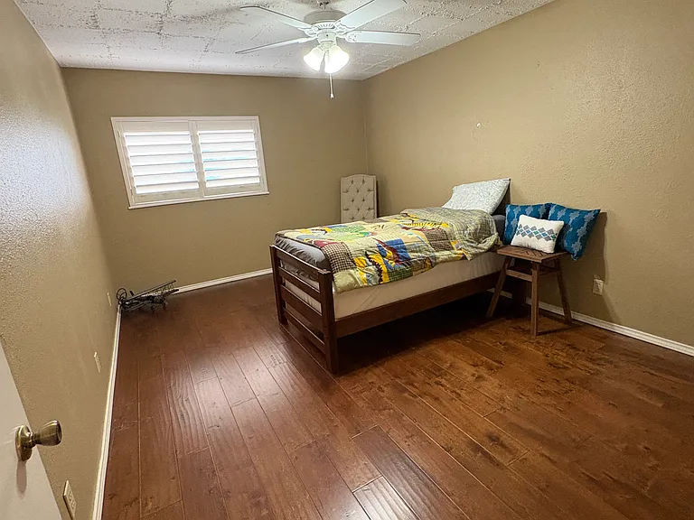 18654 Martinique Dr — Photo 25