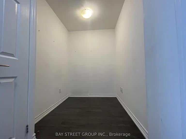 11611 Yonge St #512 — Photo 8