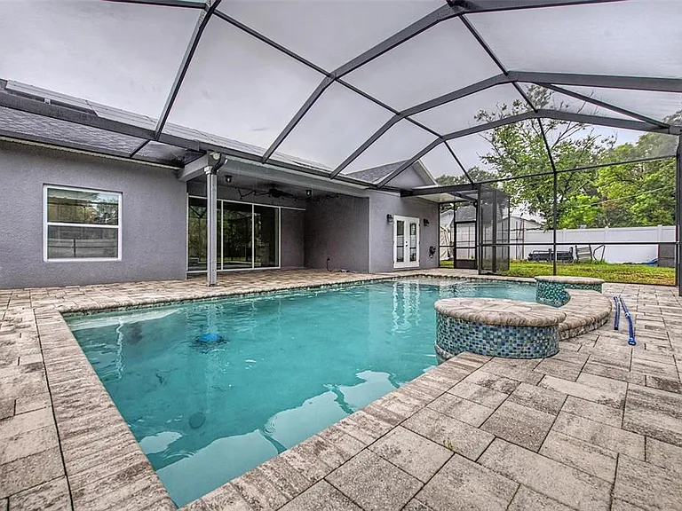 606 Royal Crest Dr — Photo 38