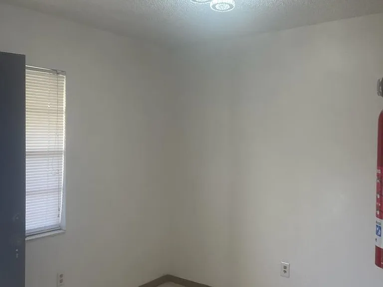 2226 Leo Dr — Photo 2