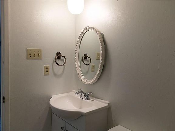 3rd image of 1400 Everglades Dr
