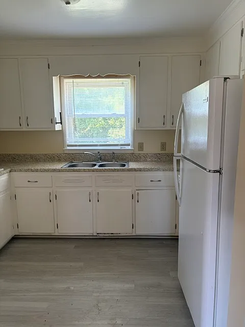 3 bed, 2.5 bath, 1885 sqft, $2,200 — Photo 2