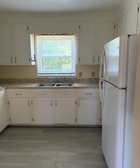 324 Shoreline Dr — Photo 2
