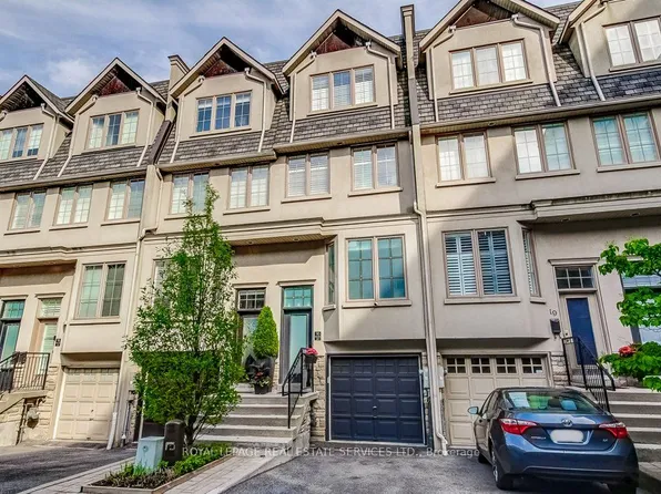 96 Nelson St #20, Oakville, ON L6L 3H8