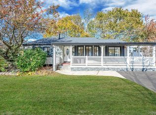 1401 Race Ave, Medford, NY 11763