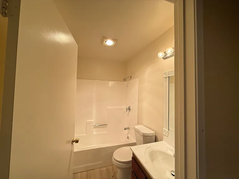 807Bunk — Photo 16
