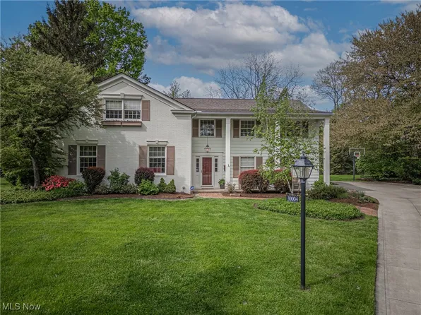 30004 Applewood Dr, Bay Village, OH 44140