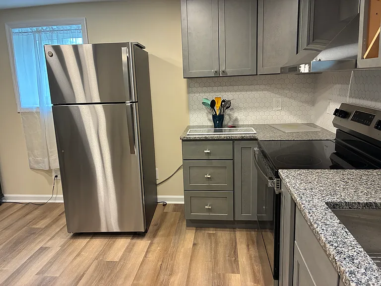 1006 Willard Dr — Photo 3