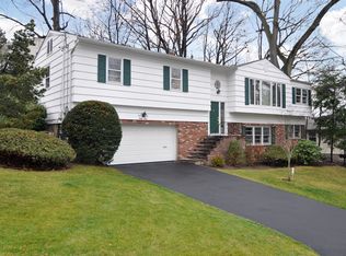 41 Hickory Hill Dr, Dobbs Ferry, NY 10522