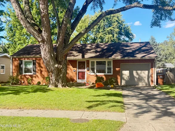 828 Cherry Ln, Waterville, OH 43566