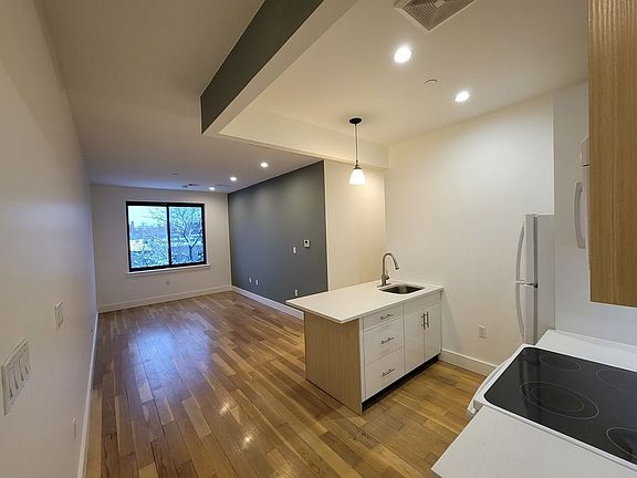 5th image of 824 Lexington Ave #4CC