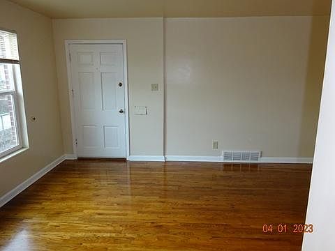 3rd image of 351 E Roosevelt Ave