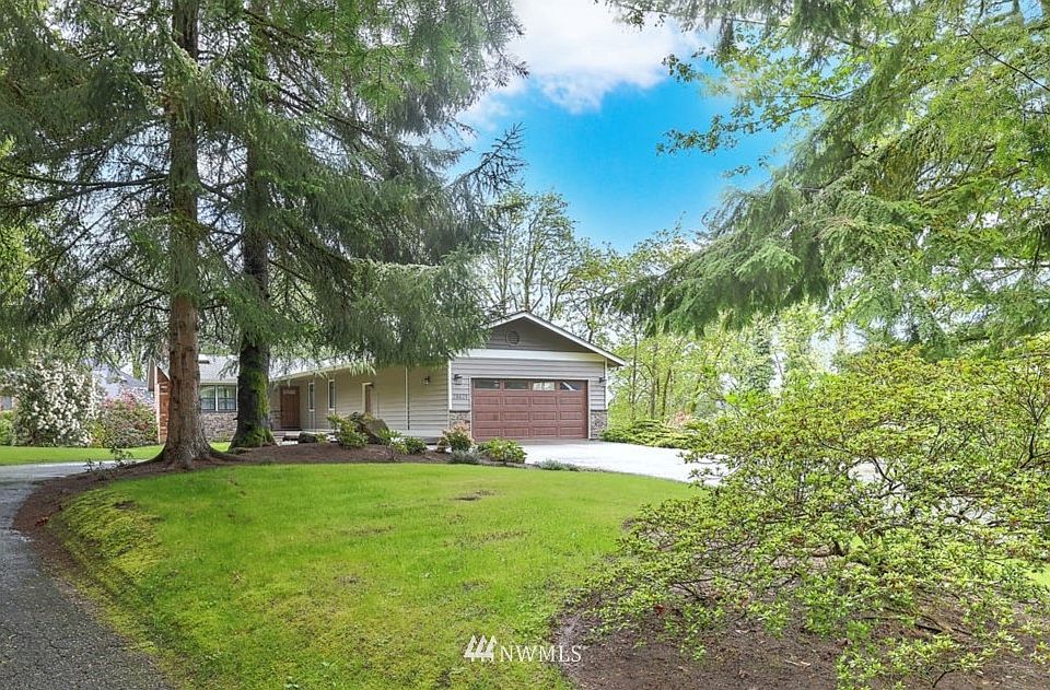 28621 183rd Ct SE - circular drive with side pad allows for plenty of parking.