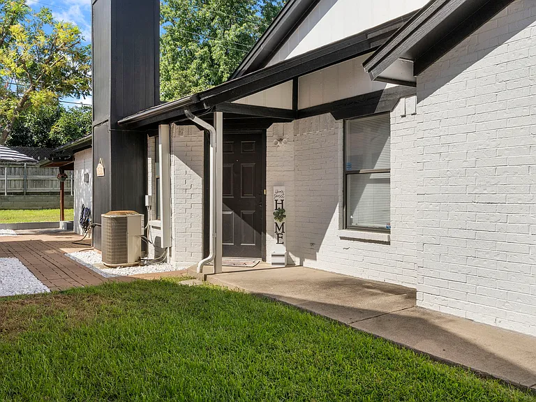 408 Sycamore Ln — Photo 6
