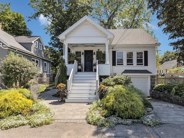 54 Summit St, Hyde Park, MA 02136