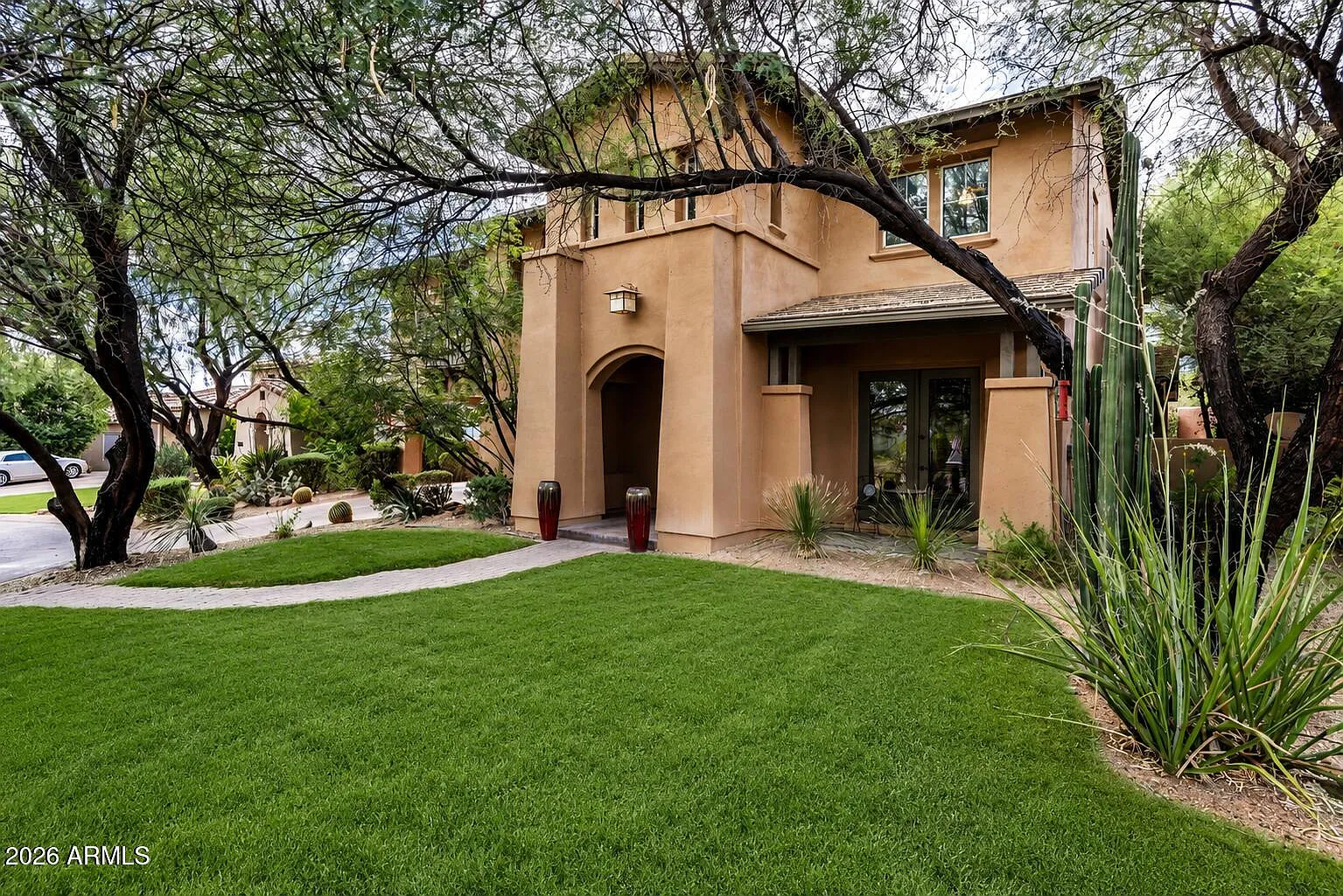 5 bed, 4.5 bath, 4402 sqft, $11,000 — Photo 2