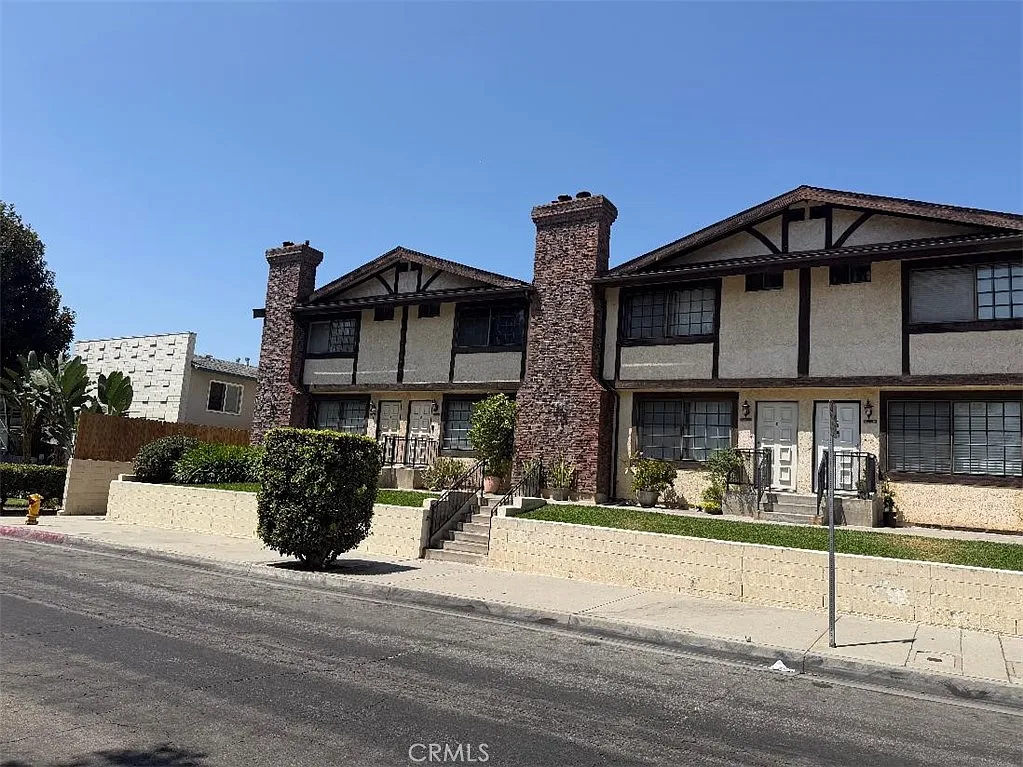 3 bed, 2.5 bath, 1316 sqft, $3,600 — Photo 2
