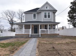 81 Pearsall Ave, Freeport, NY 11520