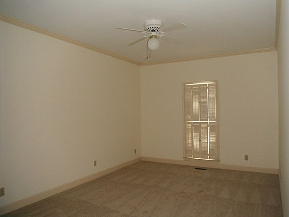 3rd image of 1609 Cypress Ln