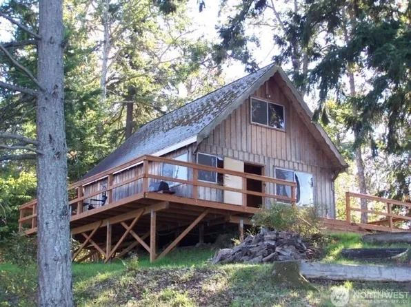 1 Beard Island, Lakewood, WA 98498
