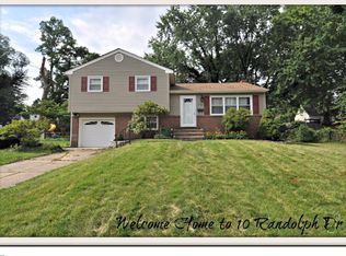 10 Randolph Dr, Mount Holly, NJ 08060