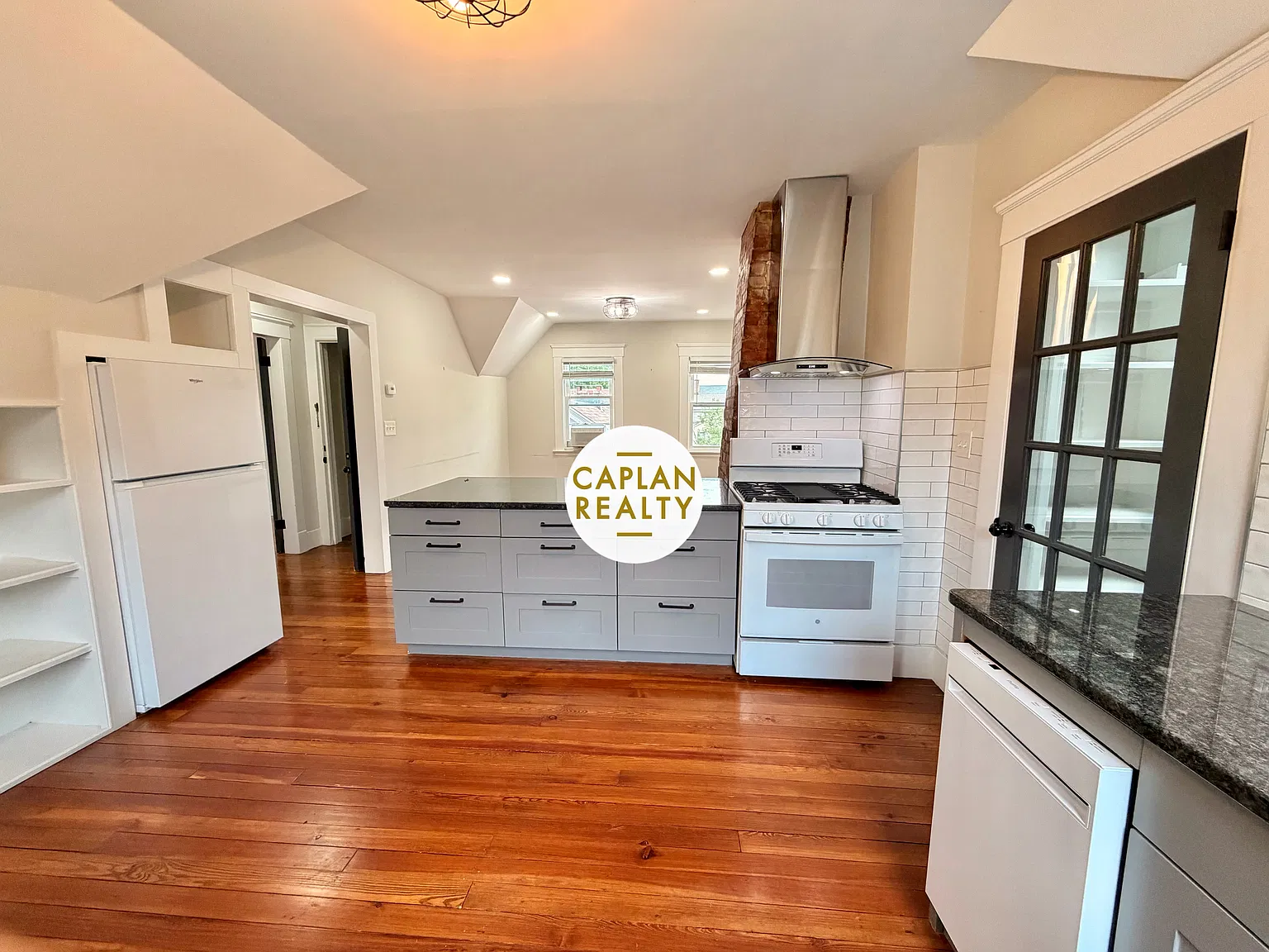 2 bed, $1,900 — Photo 2