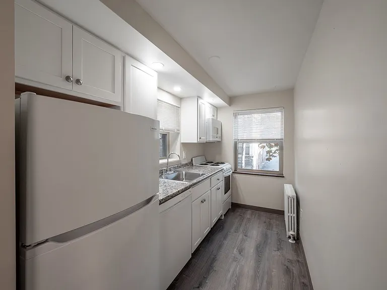 219 Lincoln Ave — Photo 2