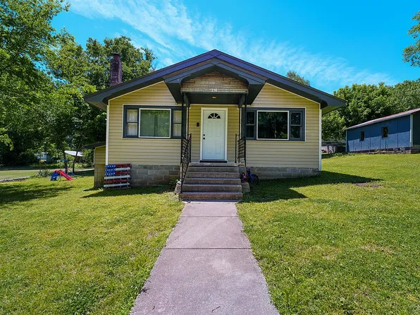 316 W 5th St, Grove, OK 74344