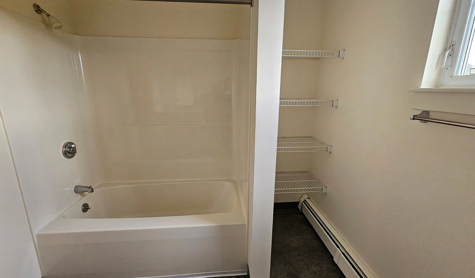 2 bed, 870 sqft, $1,276 — Photo 3