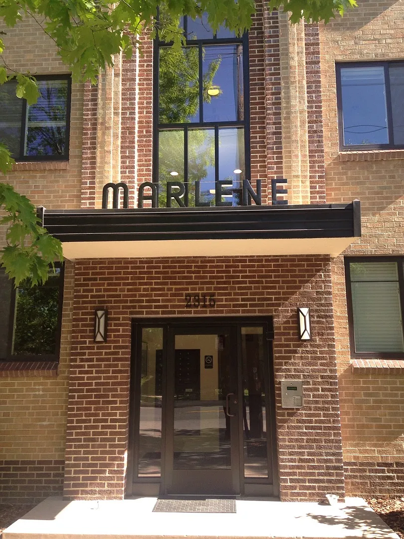 The most Beautiful Renovated Apartments - 1 block form Botanical Gardens — Photo 1