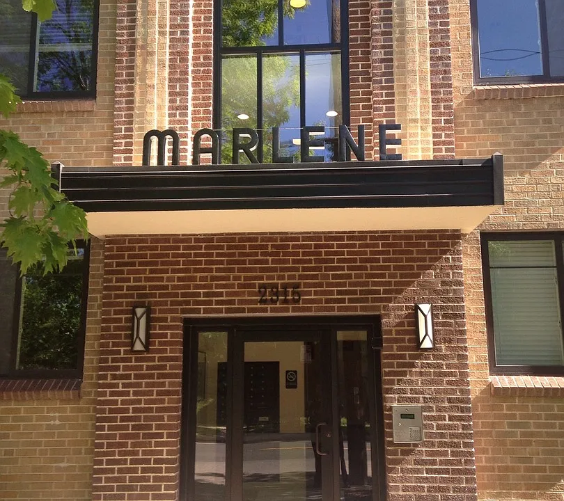 The most Beautiful Renovated Apartments - 1 block form Botanical Gardens