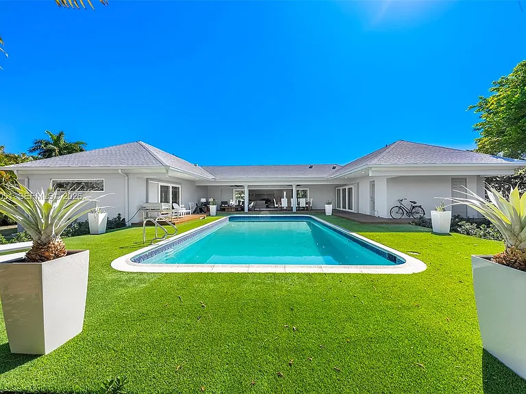 424 Alamanda Dr — Photo 34