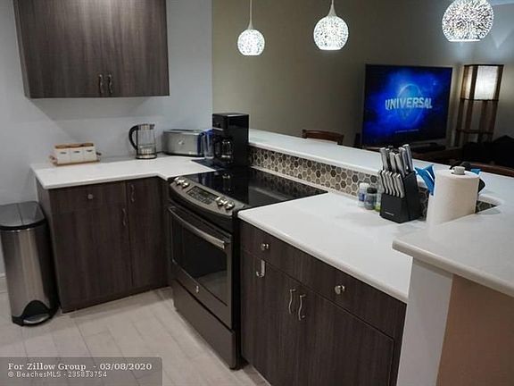 5th image of 2424 NE 9th St APT 104