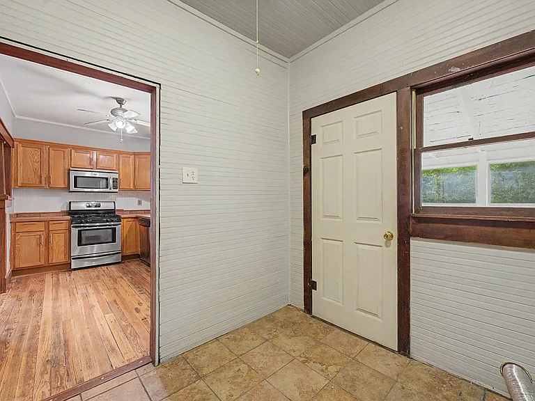 810 King Ave — Photo 20