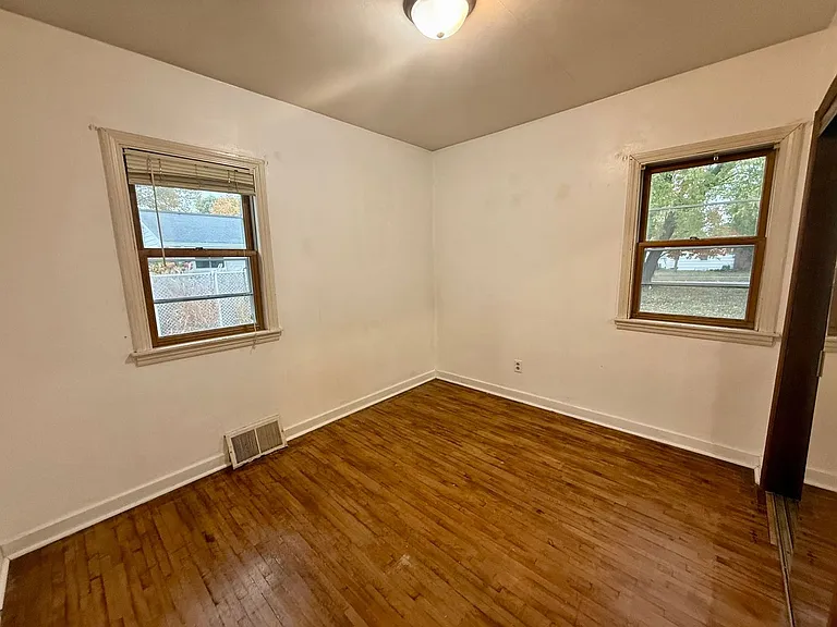 515 W Strowbridge St — Photo 14