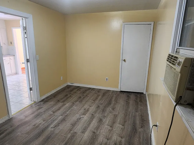 208 Sandford Ave #1 — Photo 8